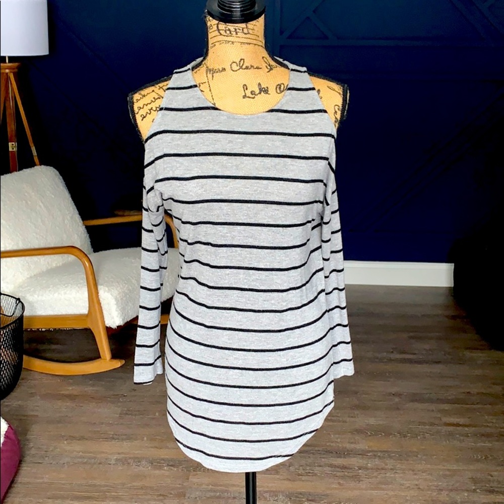 Evereve Red Haute stripped top